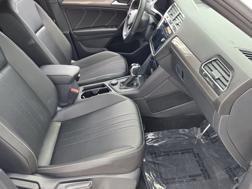 Certified 2024 Volkswagen Tiguan SE R-Line AWD/4WD image 18