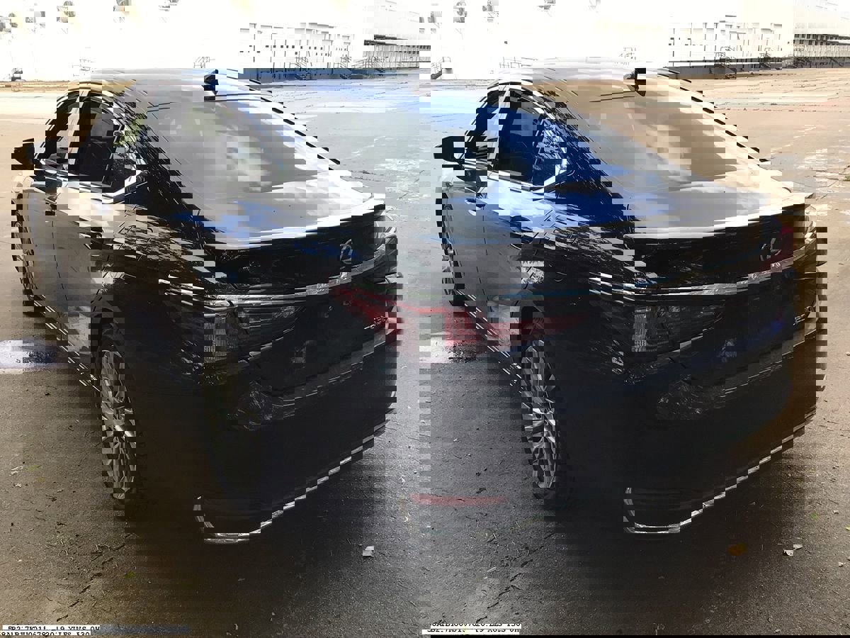 Used 2019 Lexus ES 300h Ultra Luxury w/ Accessory Package 2 image 6