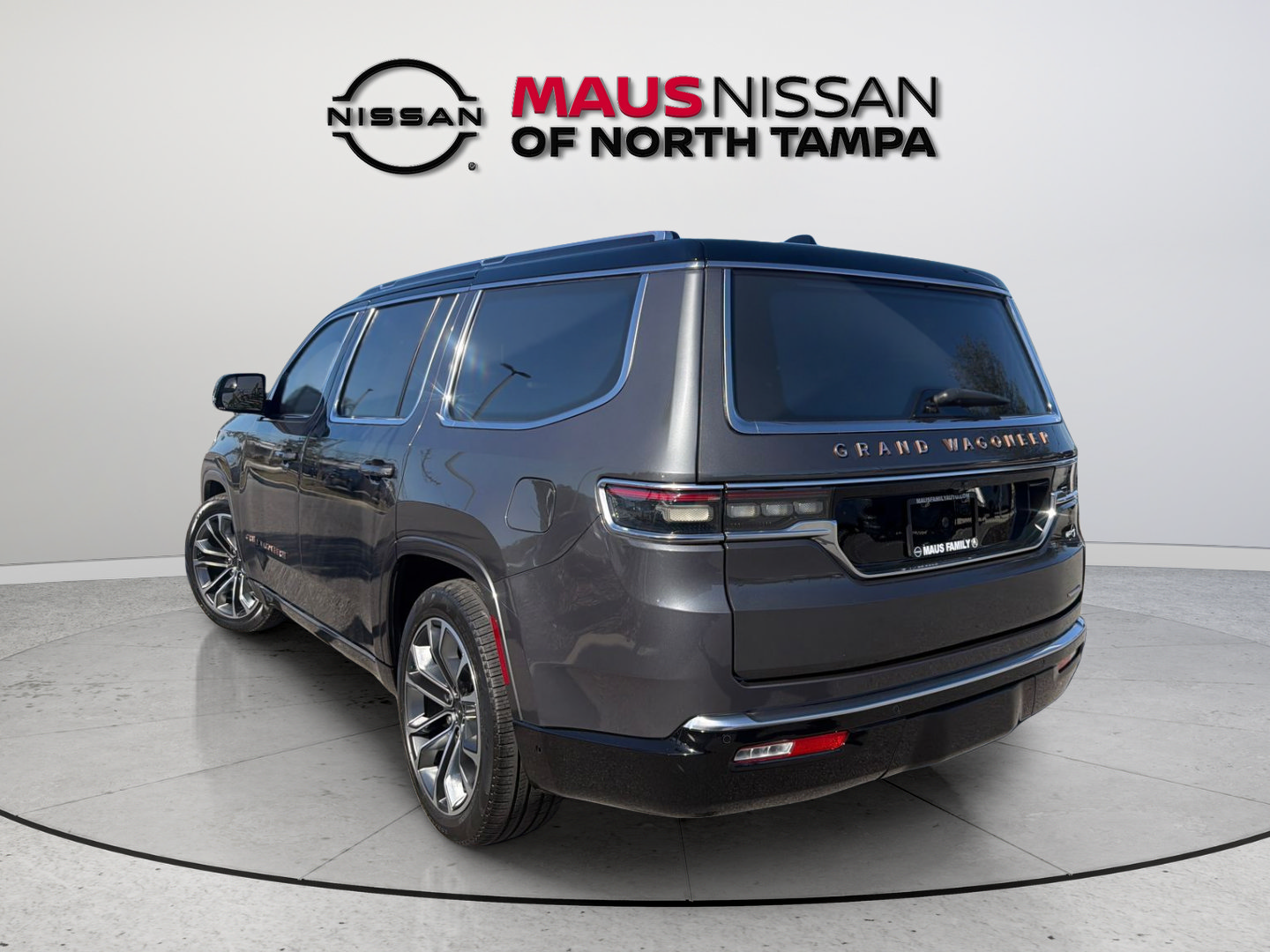 Used 2024 Jeep Grand Wagoneer Series III AWD/4WD image 5