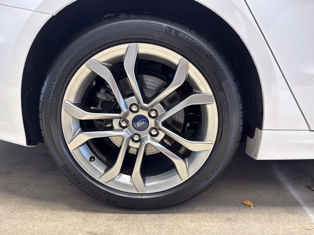 Used 2020 Ford Fusion SEL FWD image 28
