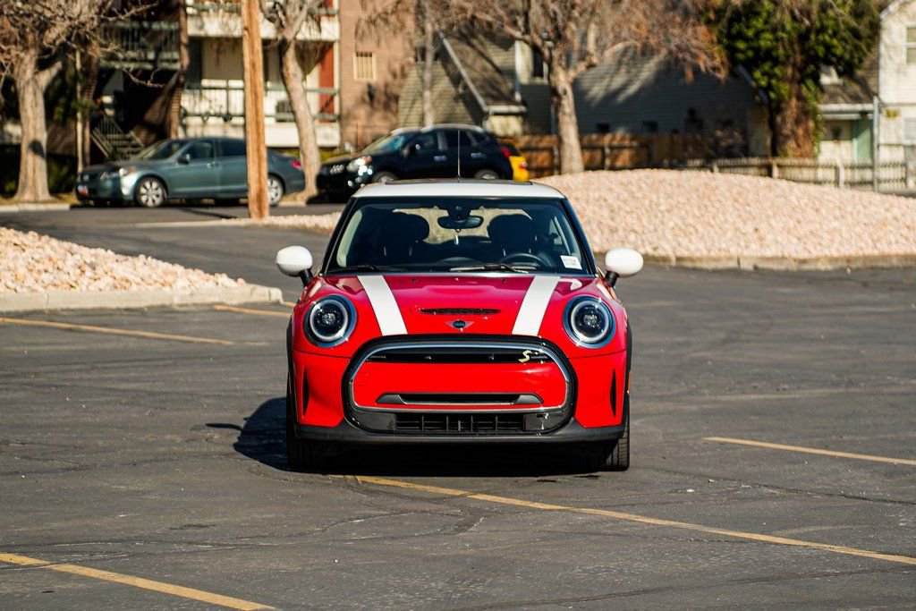 Certified 2024 MINI Cooper SE image 2