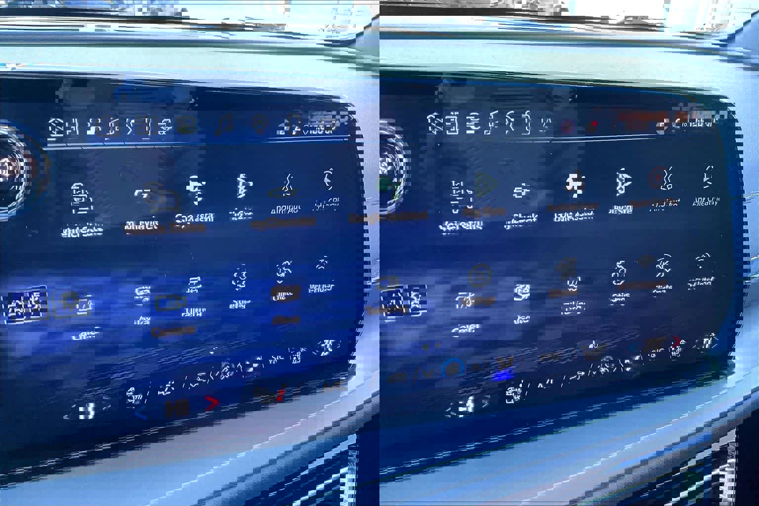 Certified 2025 Chevrolet Traverse LT image 32