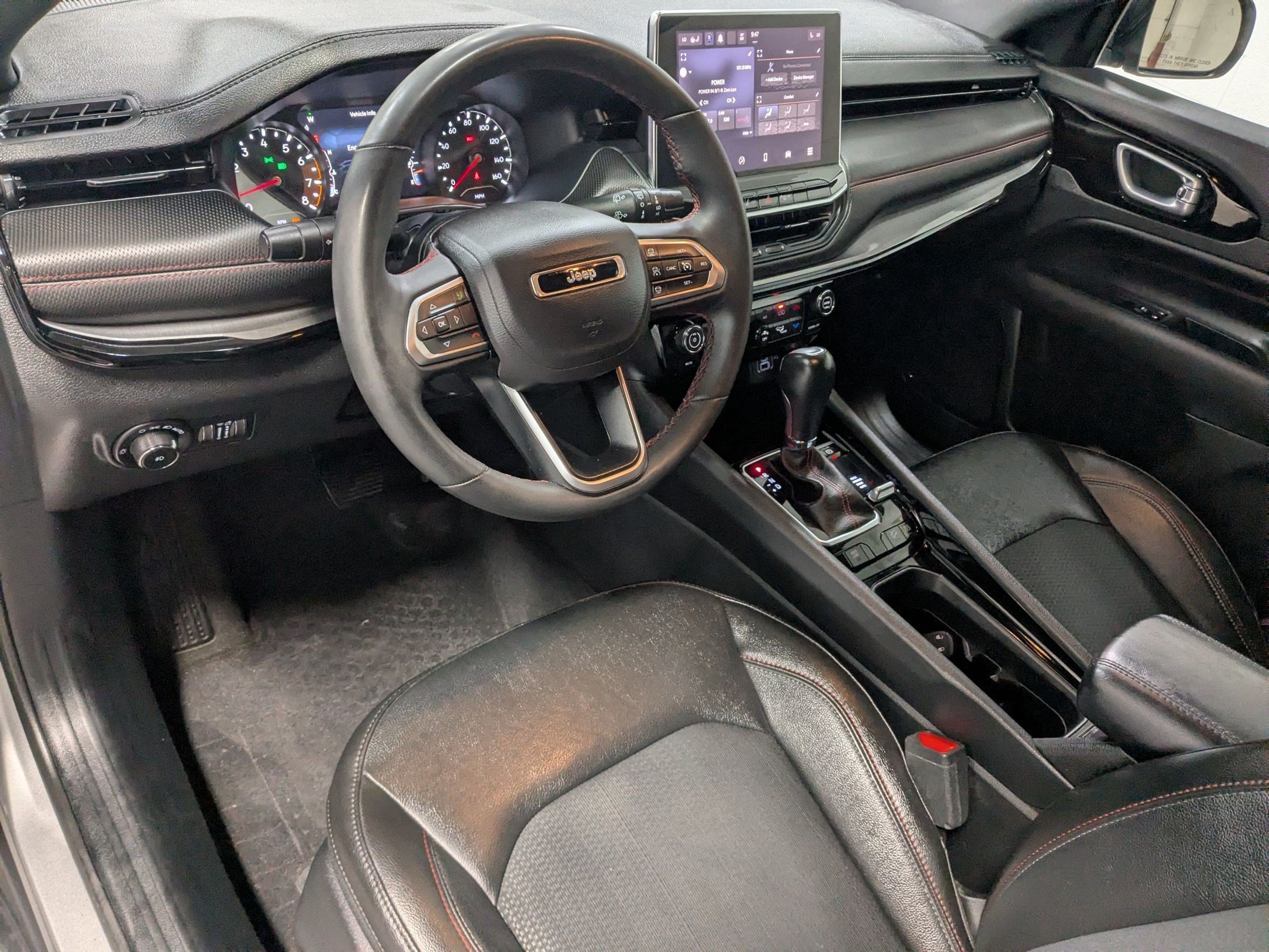 Used 2023 Jeep Compass Trailhawk w/ Trailhawk Convenience Group AWD/4WD image 12