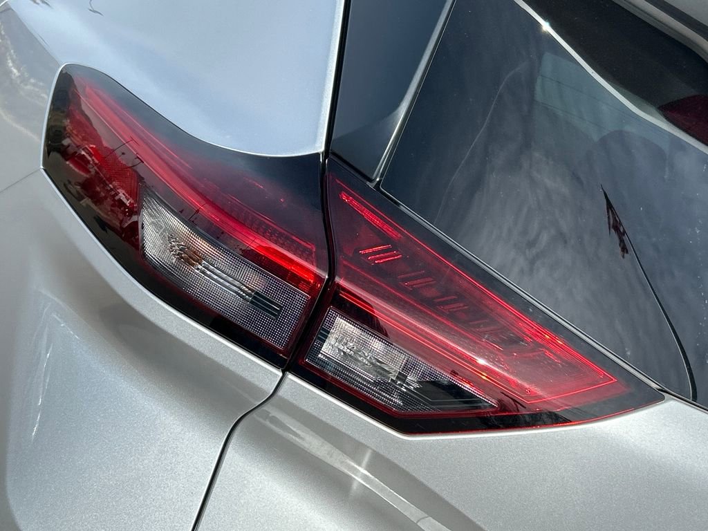 Used 2025 Nissan Rogue SV image 27