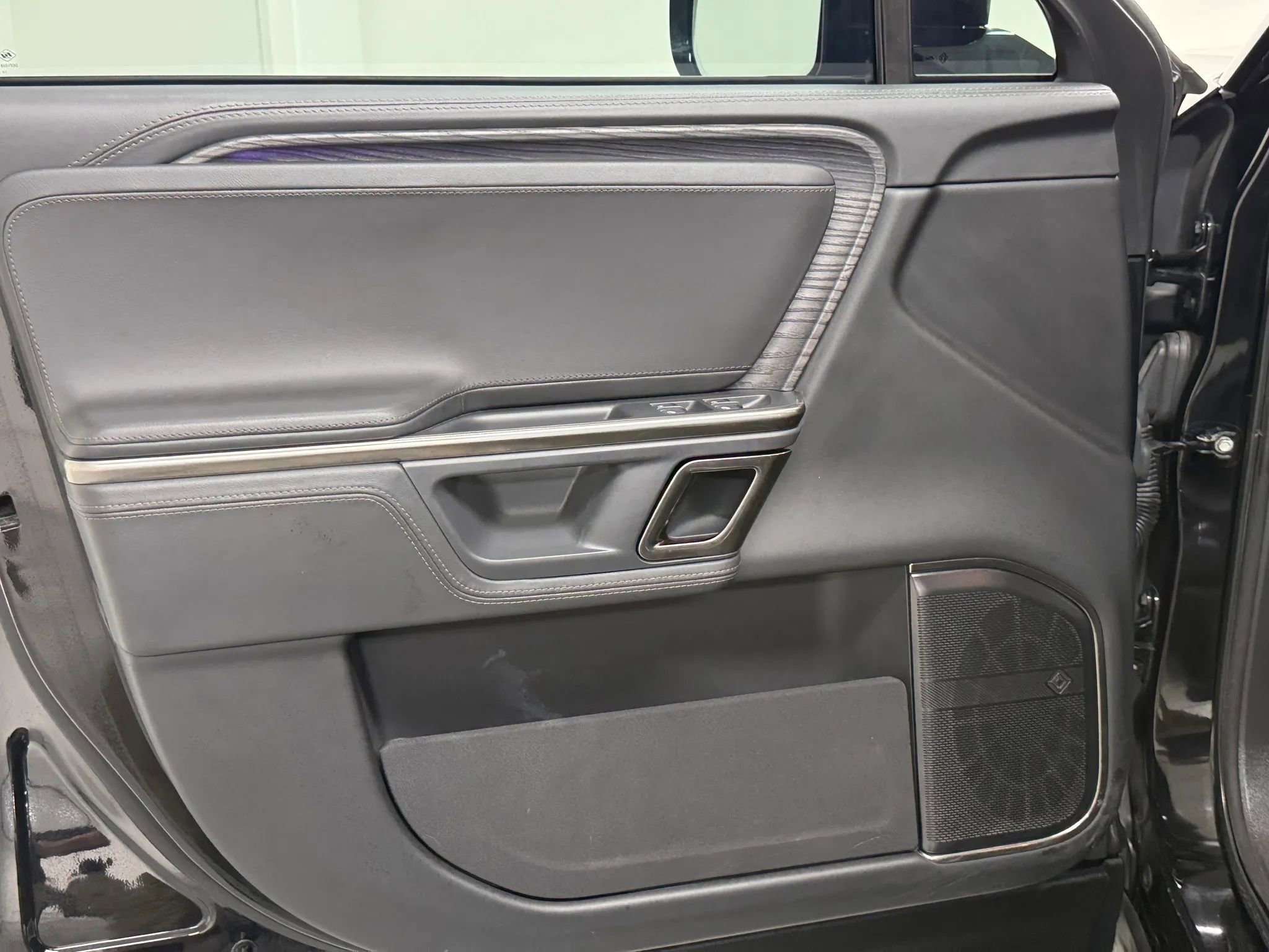 Used 2023 Rivian R1T Adventure image 31