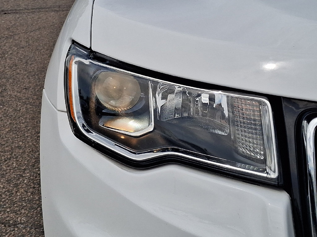 Used 2021 Jeep Grand Cherokee Laredo AWD/4WD image 12