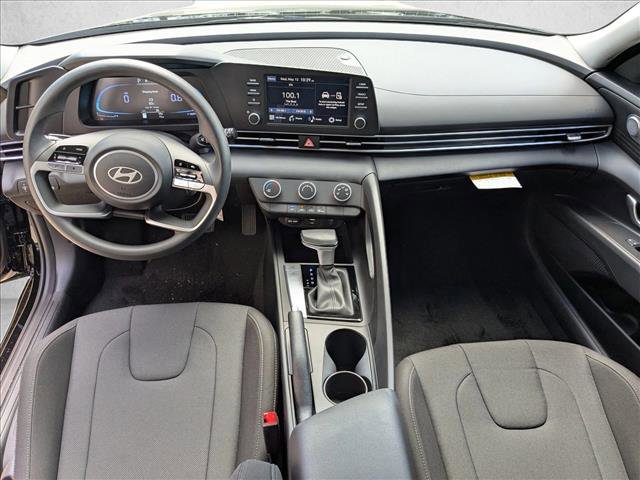 New 2026 Hyundai Elantra SE FWD image 17