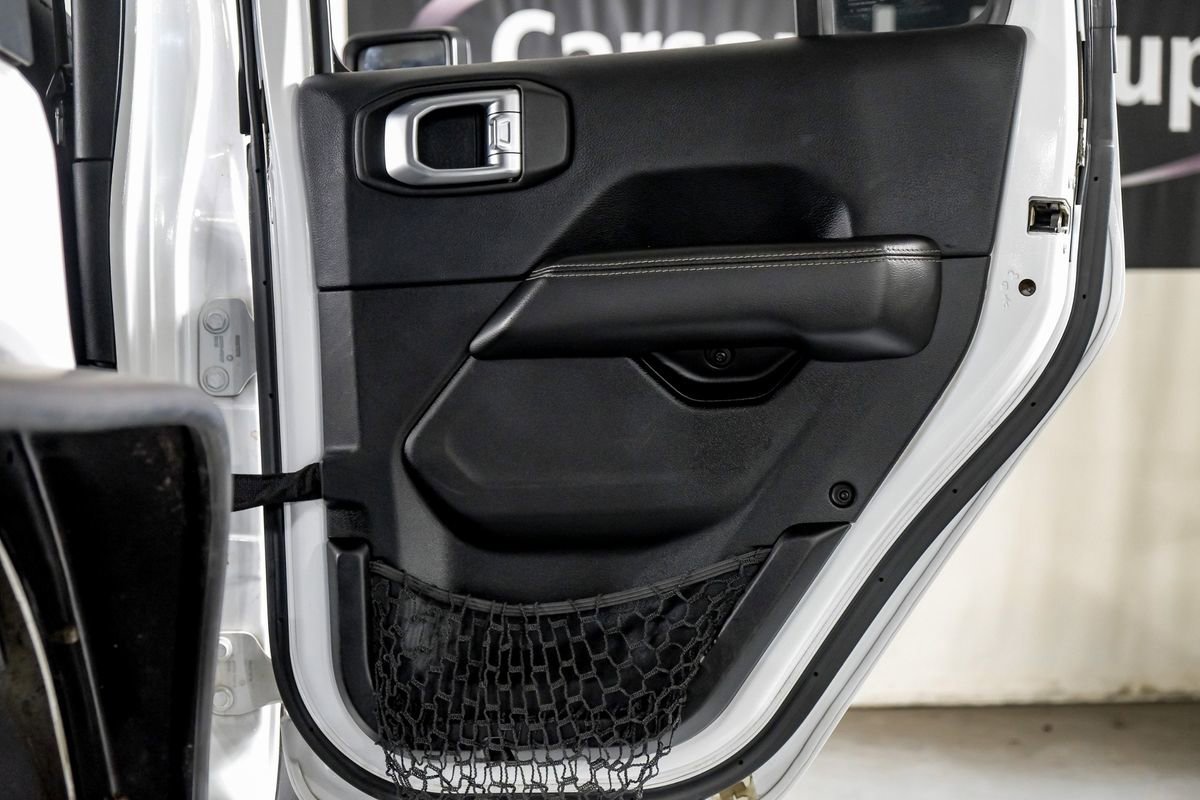 Used 2018 Jeep Wrangler Unlimited Sahara AWD/4WD image 35