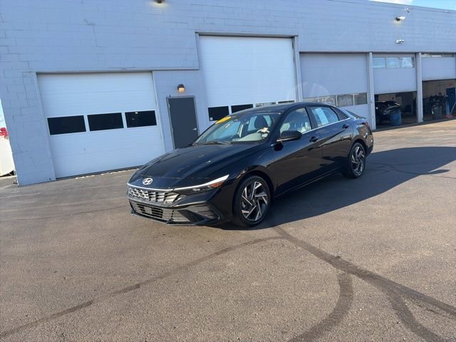 Used 2025 Hyundai Elantra SEL FWD image 18