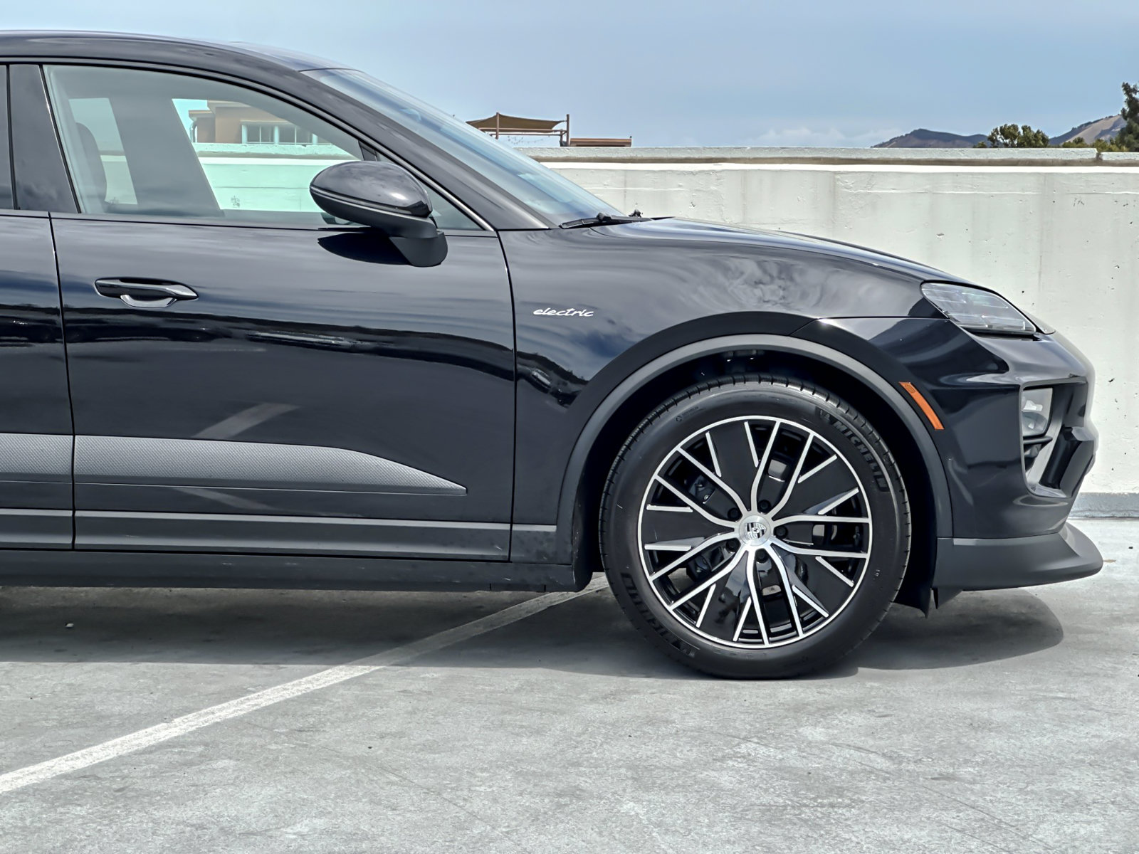 Used 2025 Porsche Macan Electric RWD image 32