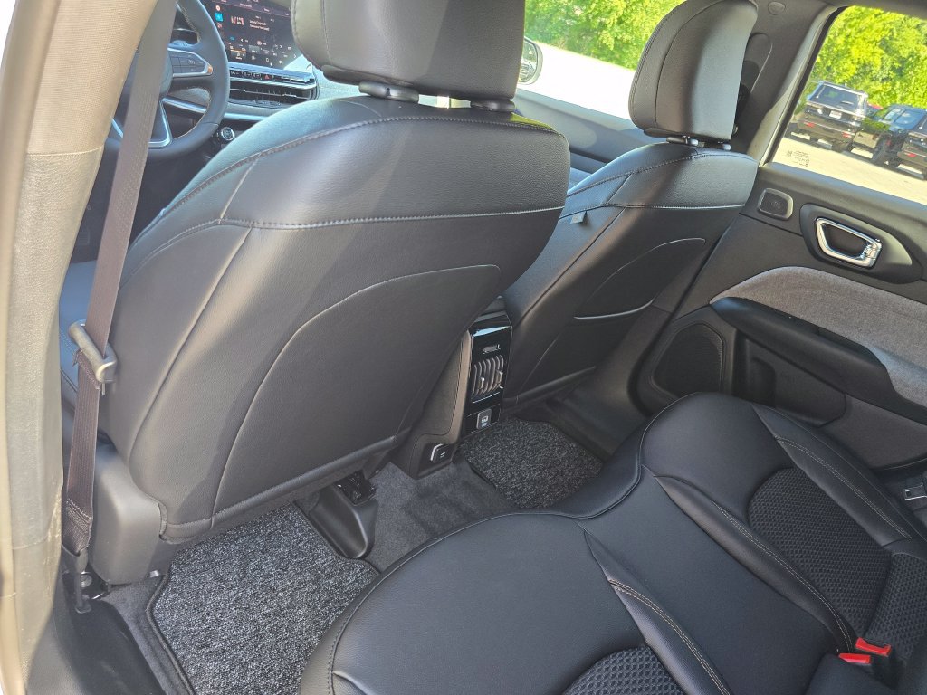 New 2026 Jeep Compass Latitude AWD/4WD image 24