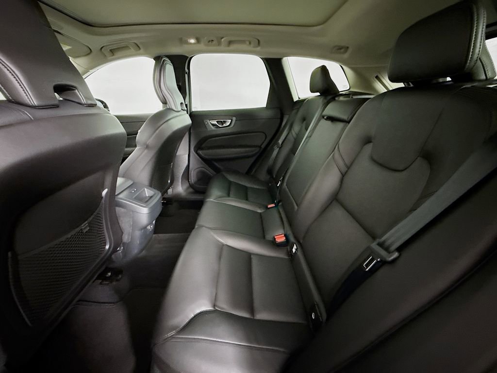 Used 2025 Volvo XC60 B5 Core AWD/4WD image 21