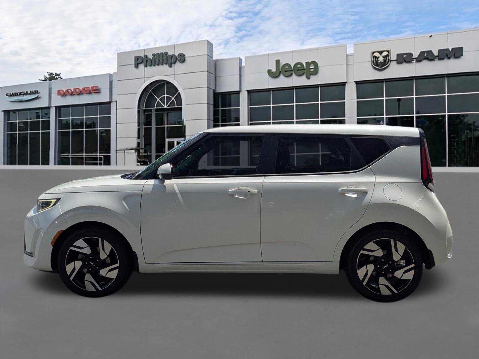 Used 2023 Kia Soul GT-Line w/ GT-Line Technology Package FWD image 6