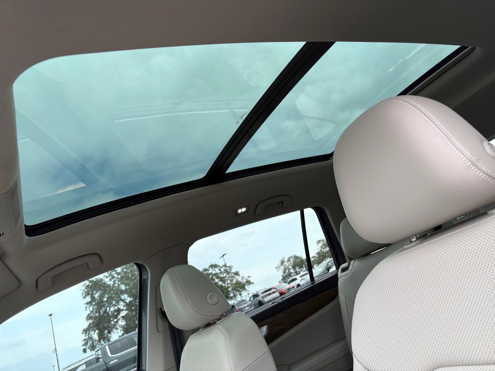 Certified 2025 Volkswagen Atlas SE FWD image 17