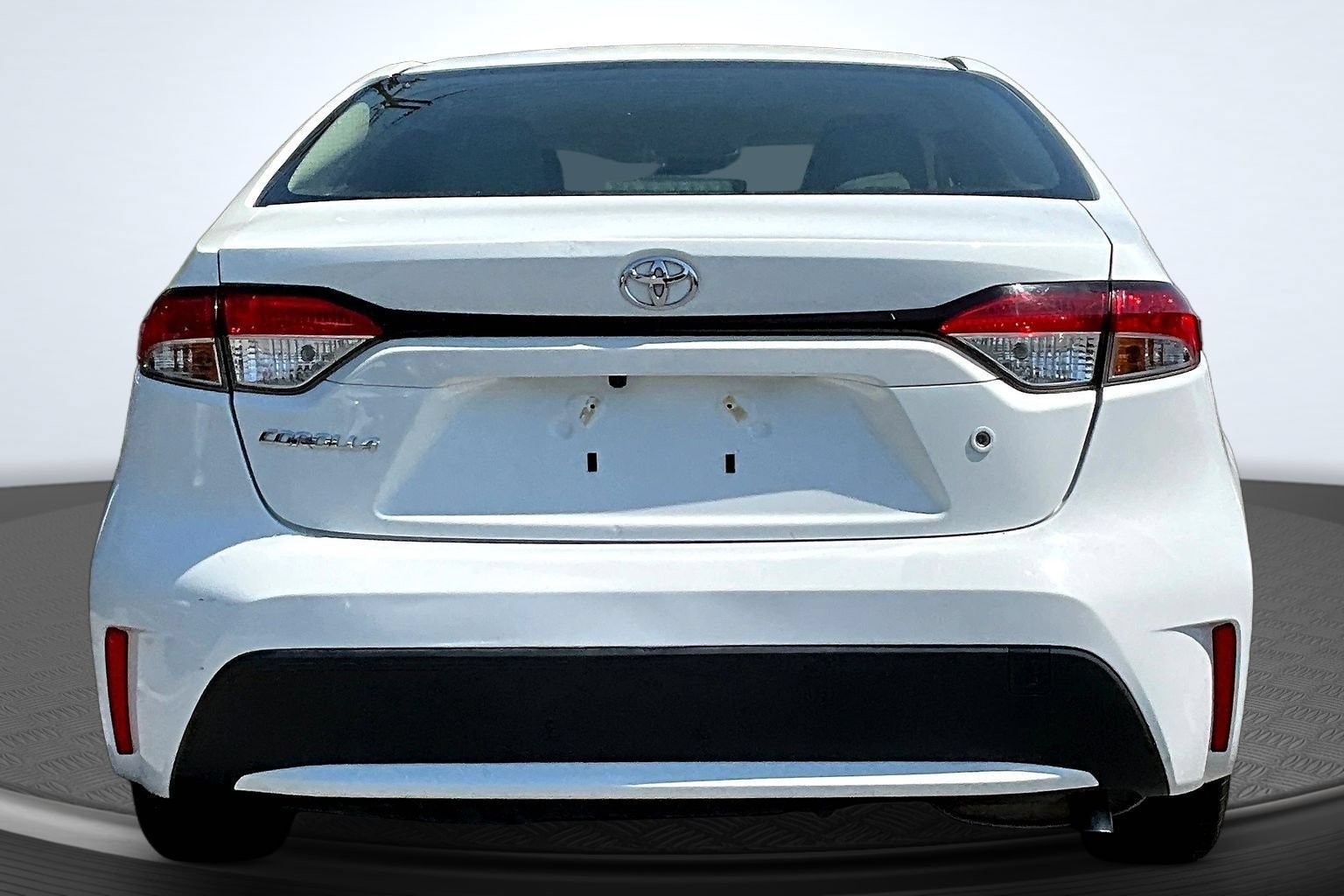 Used 2022 Toyota Corolla L FWD image 4