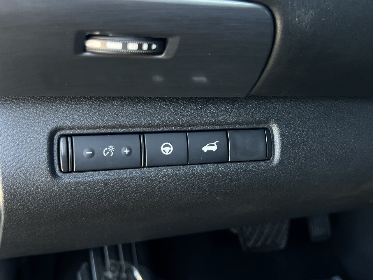 Used 2023 Nissan Pathfinder SL AWD/4WD image 14