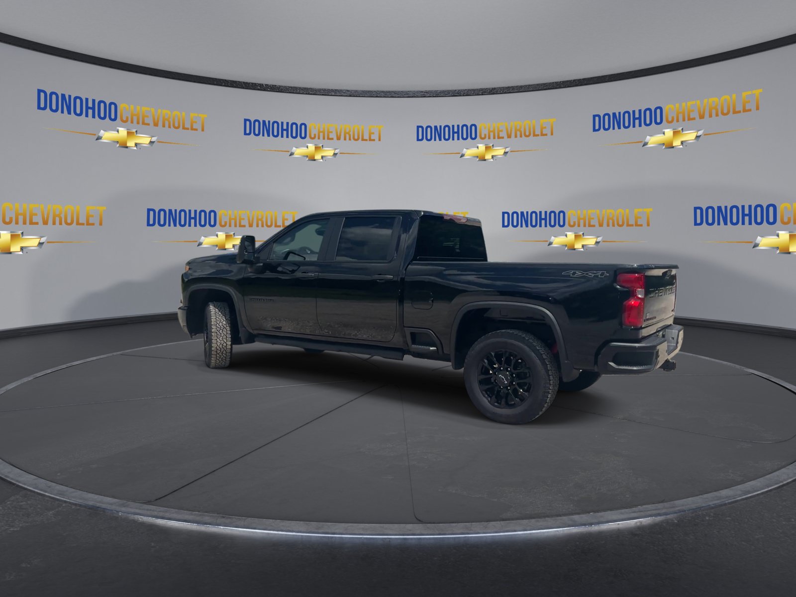 Used 2025 Chevrolet Silverado 2500 Custom w/ Custom Value Package AWD/4WD image 9