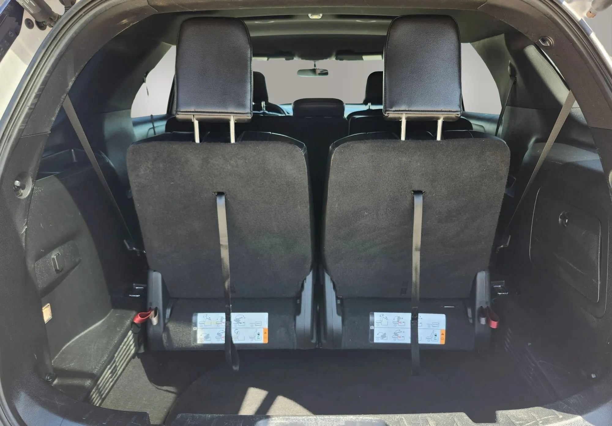 Used 2017 Ford Explorer XLT w/ Equipment Group 202A AWD/4WD image 19