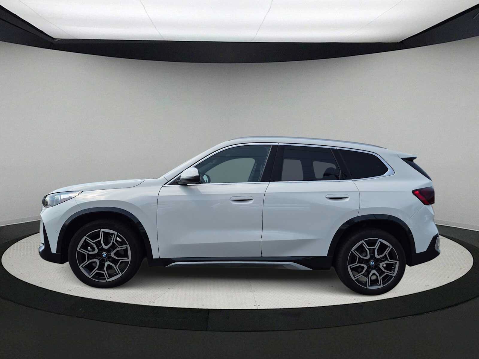 Used 2026 BMW X1 xDrive28i w/ Convenience Package AWD/4WD image 5