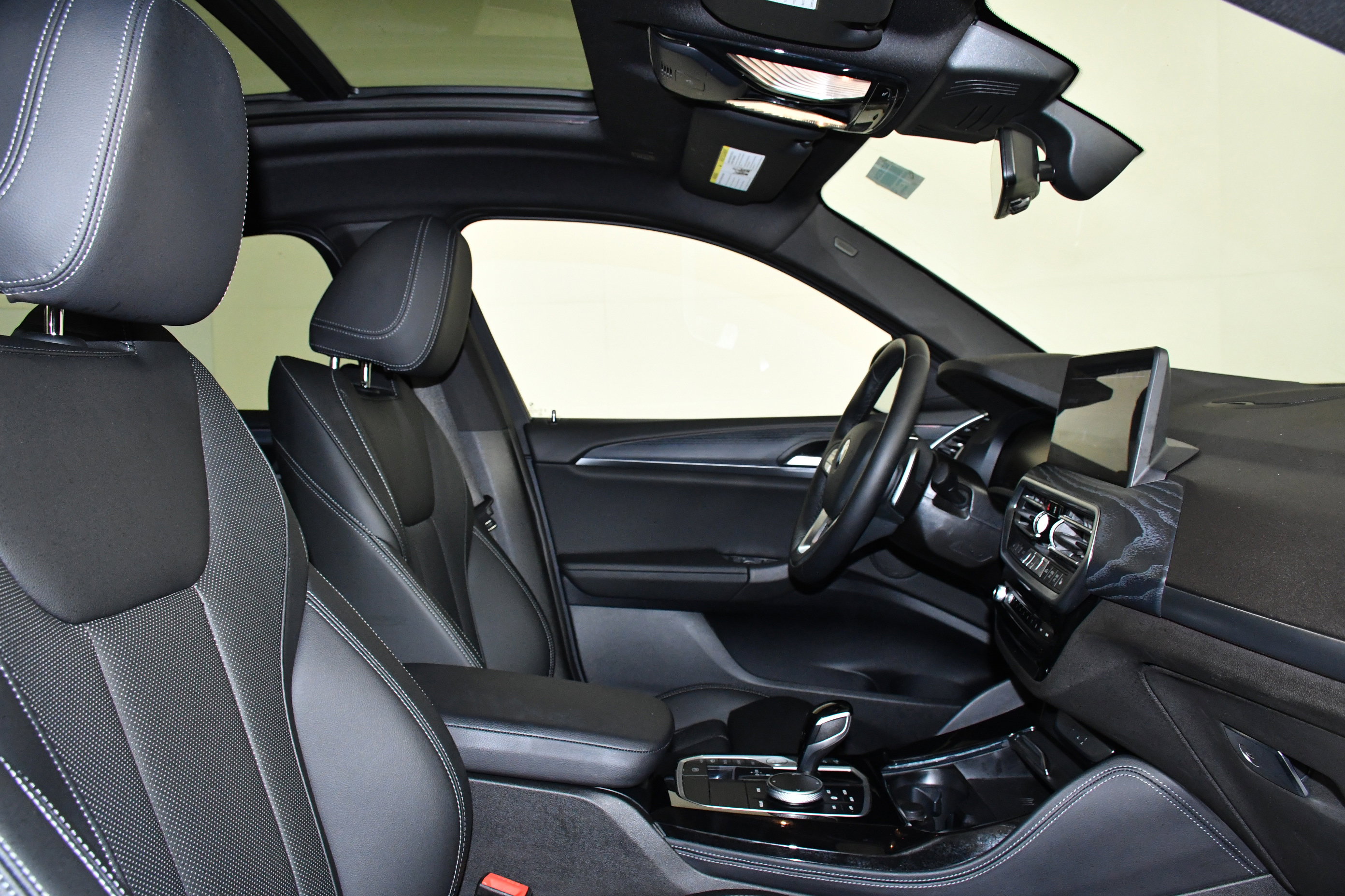 Used 2025 BMW X4 xDrive30i image 27