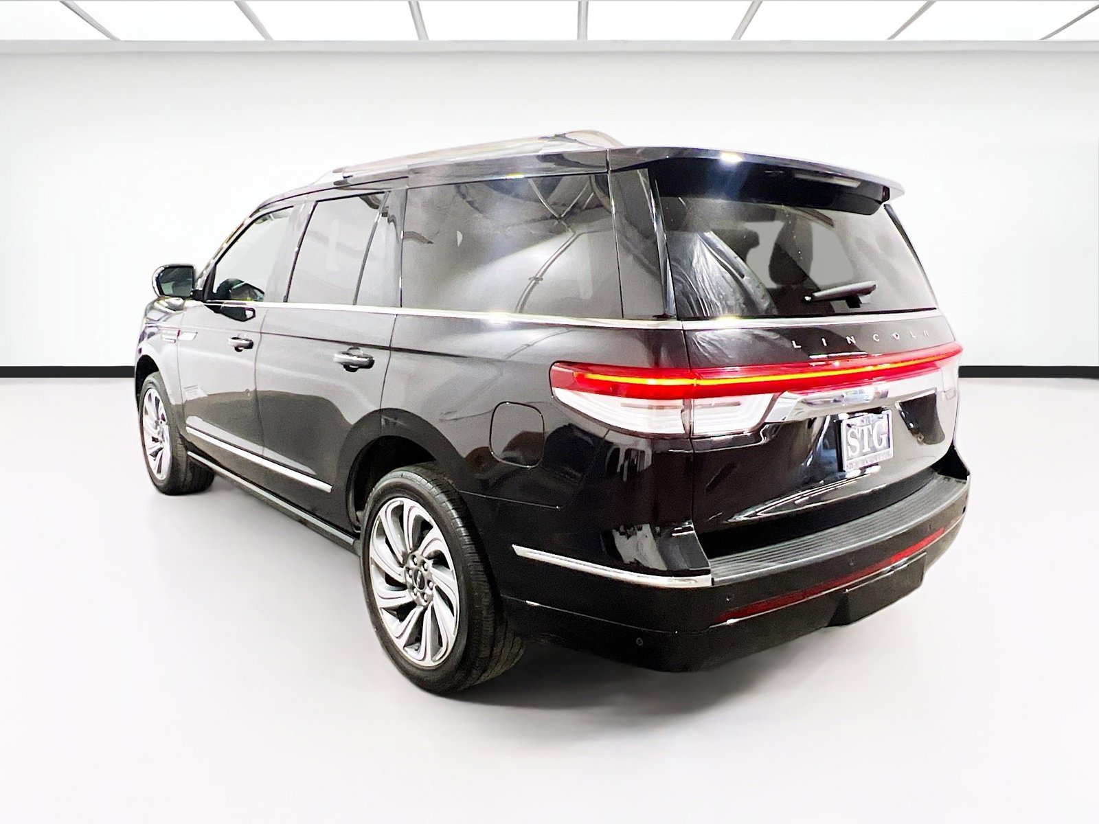 Used 2024 Lincoln Navigator Reserve image 6