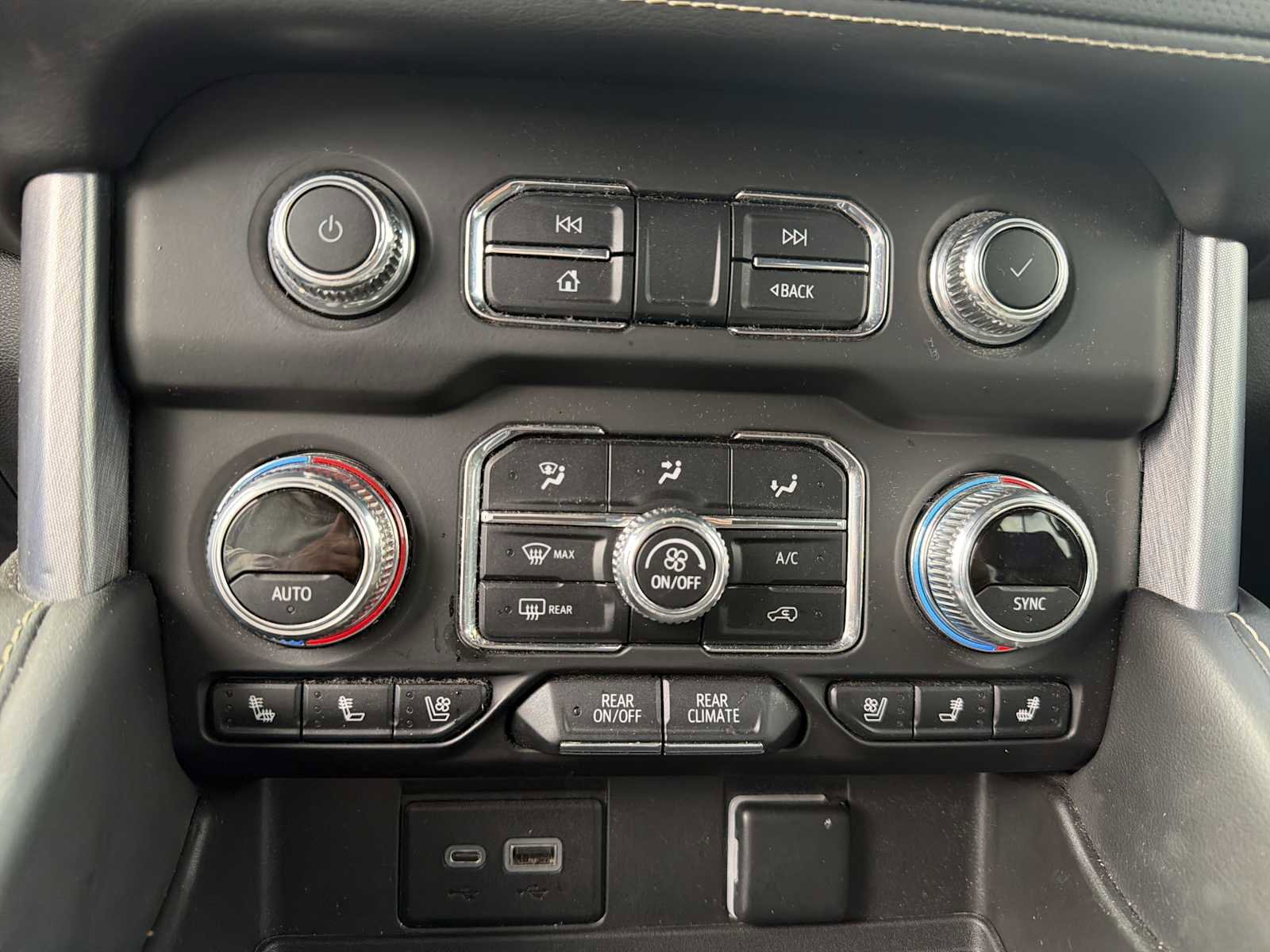 Used 2023 GMC Yukon XL SLT image 10