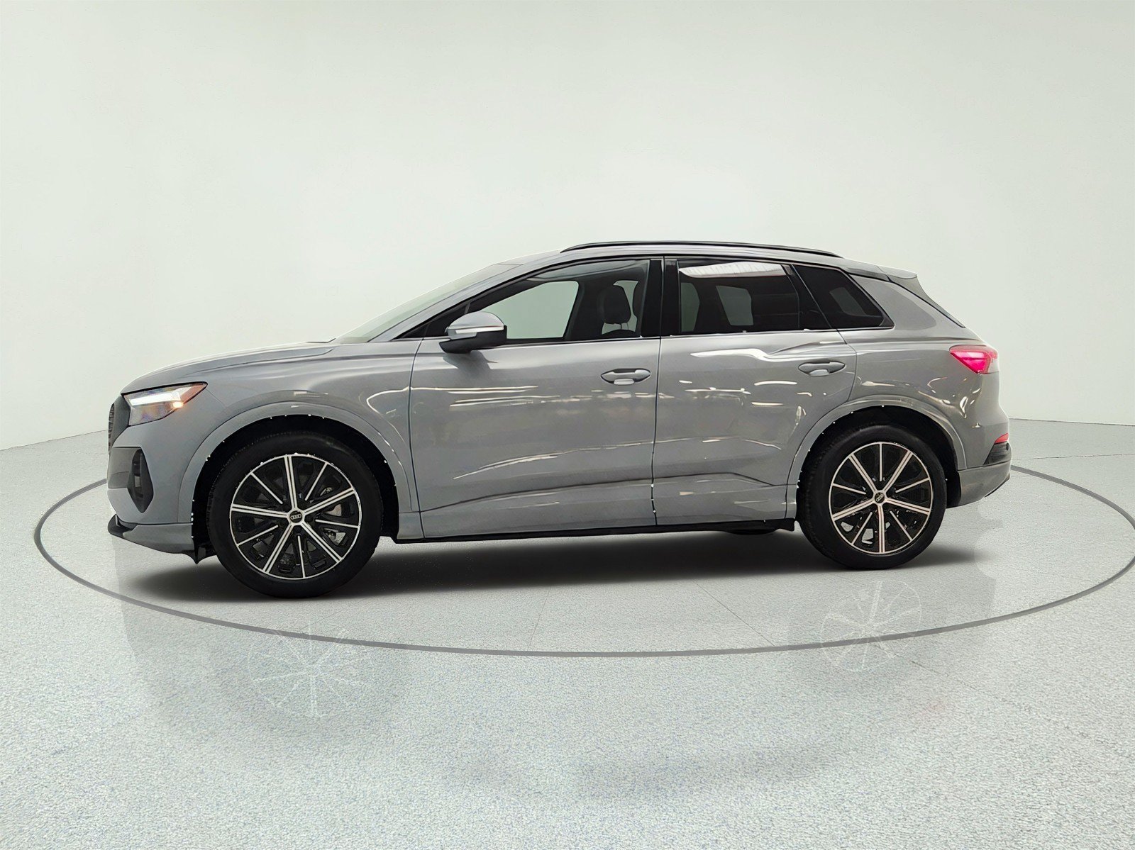 Used 2025 Audi Q4 e-tron Premium Plus w/ Premium Plus RWD image 8