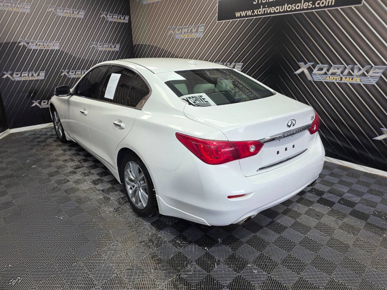 Used 2015 INFINITI Q50 image 9