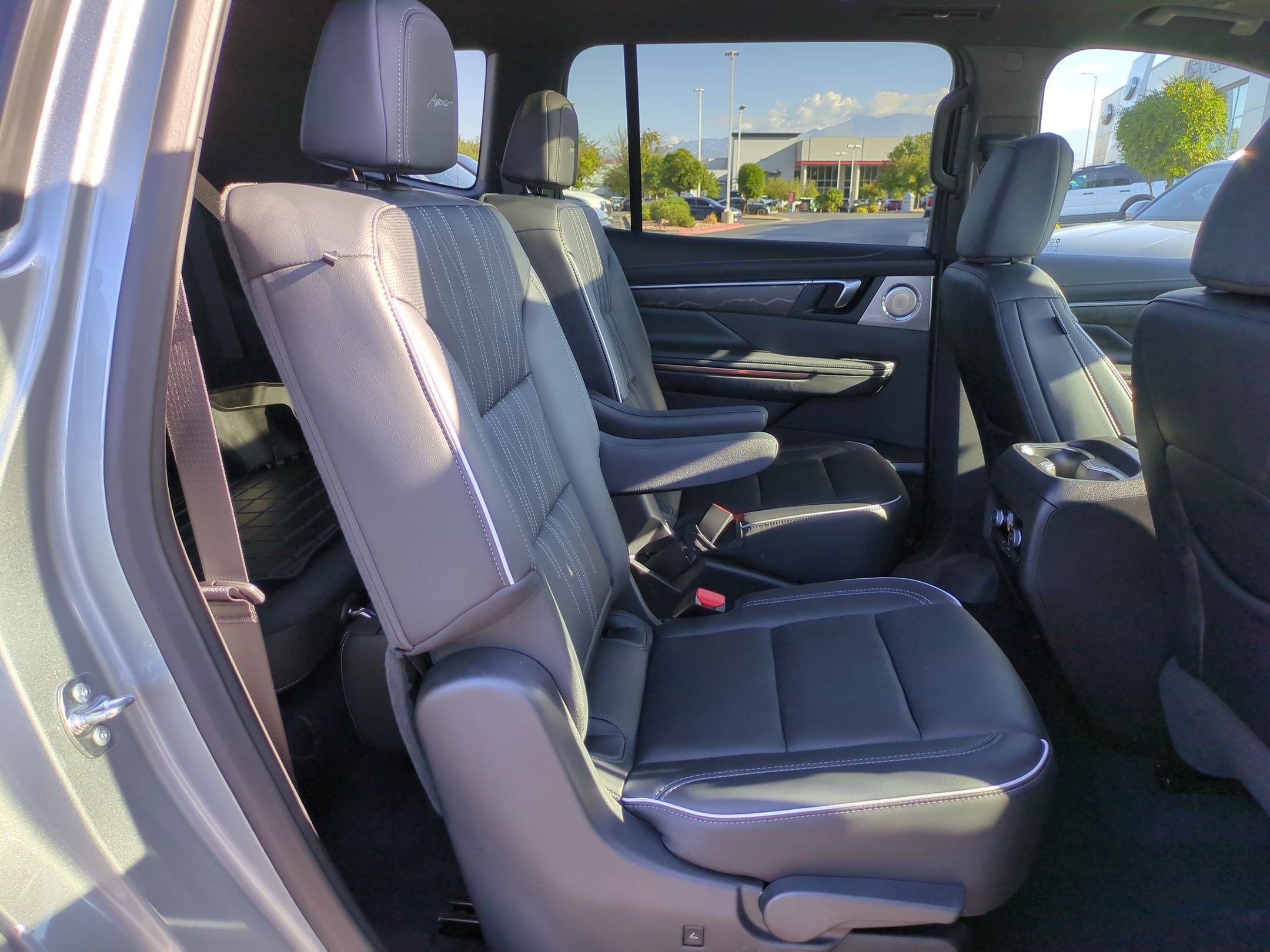 Used 2025 Buick Enclave Avenir w/ Super Cruise Package AWD/4WD image 31