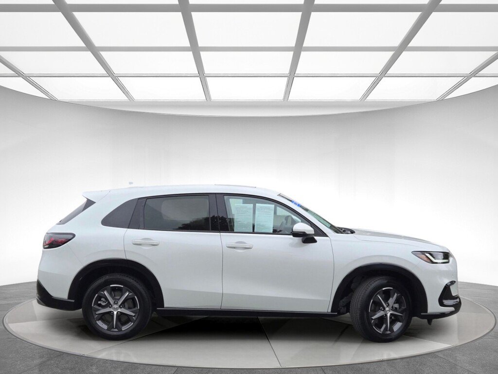 Certified 2024 Honda HR-V EX-L image 2