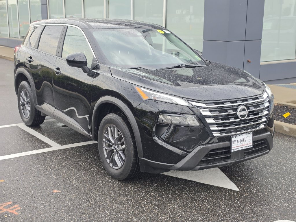 Certified 2026 Nissan Rogue SV AWD/4WD image 3