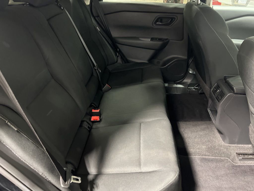 Used 2024 Nissan Rogue S image 10