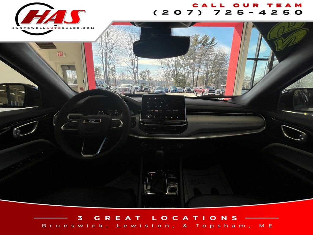 Used 2025 Jeep Compass Limited image 14