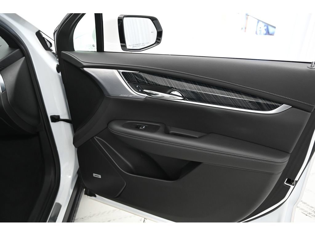 Certified 2025 Cadillac XT6 Premium Luxury image 15