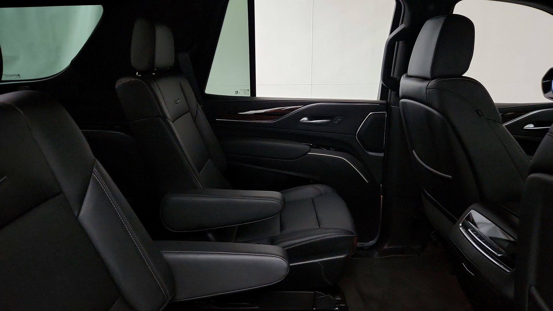 Used 2023 Cadillac Escalade Luxury AWD/4WD image 21
