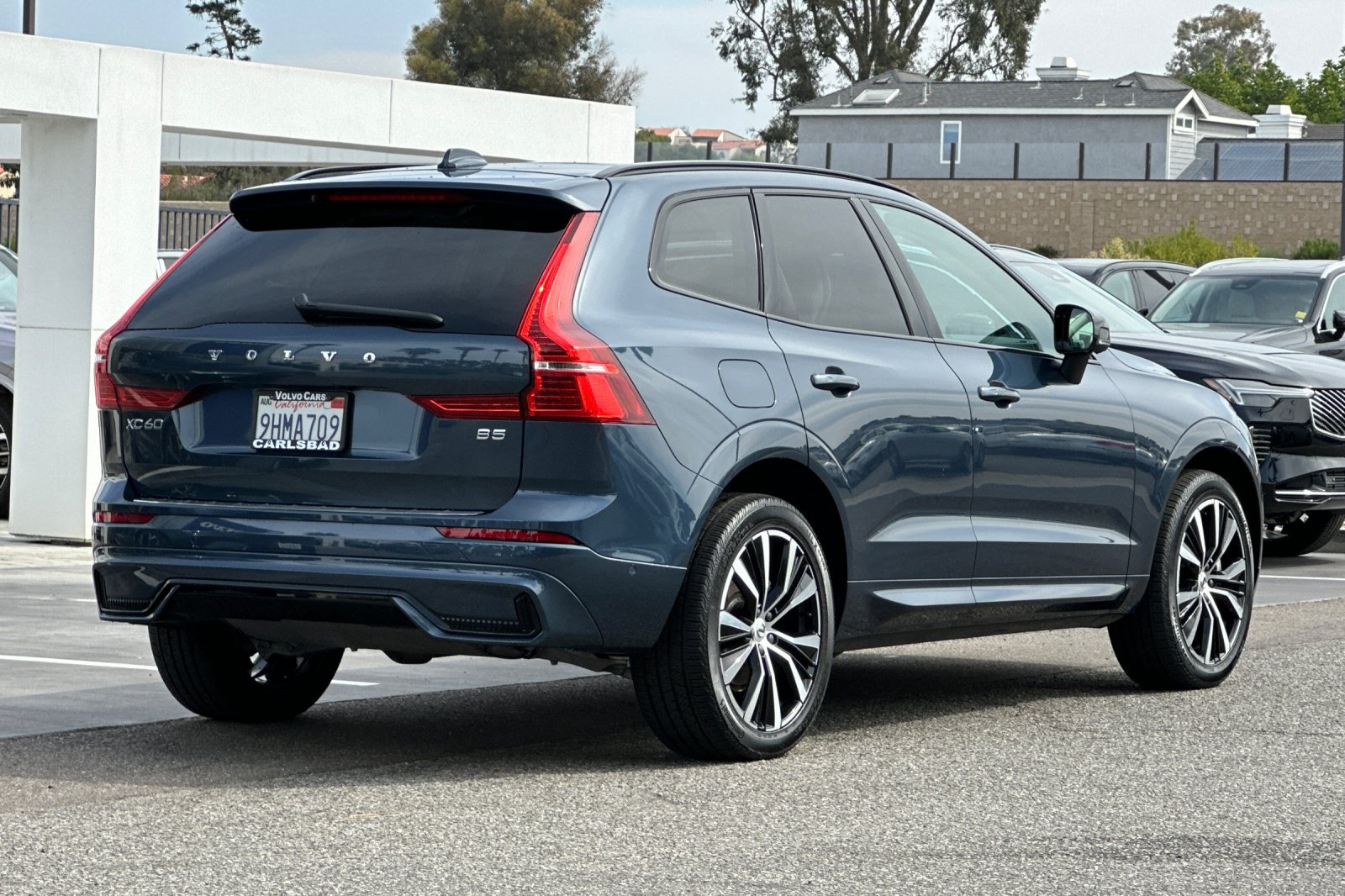 Certified 2023 Volvo XC60 B5 Plus w/ Climate Package FWD image 4