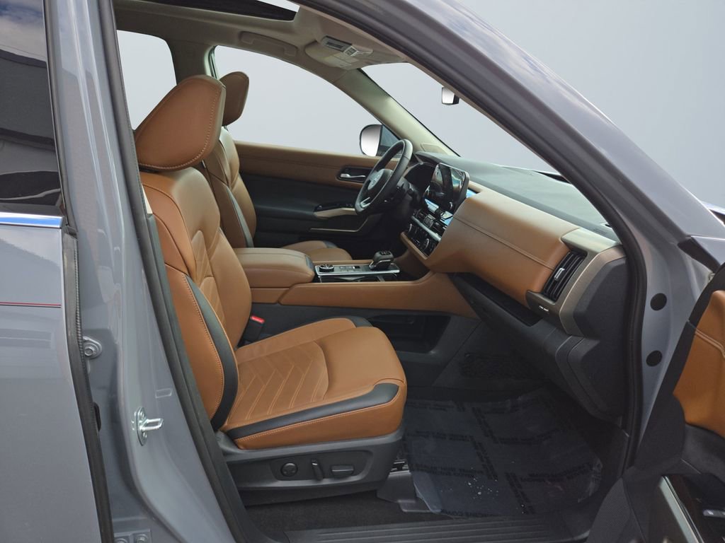 Used 2023 Nissan Pathfinder Platinum w/ Lighting Package (N92) image 15