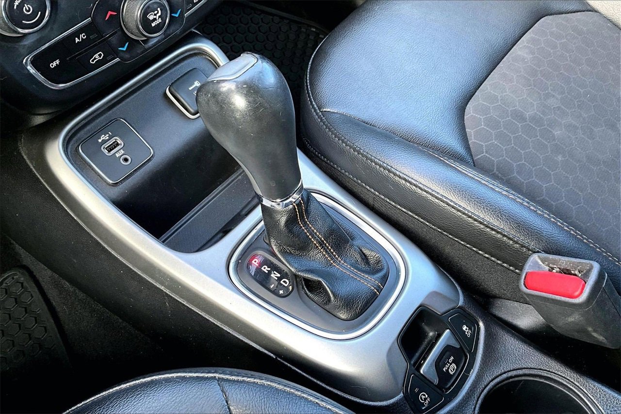 Certified 2019 Jeep Compass Latitude w/ Cold Weather Group image 28