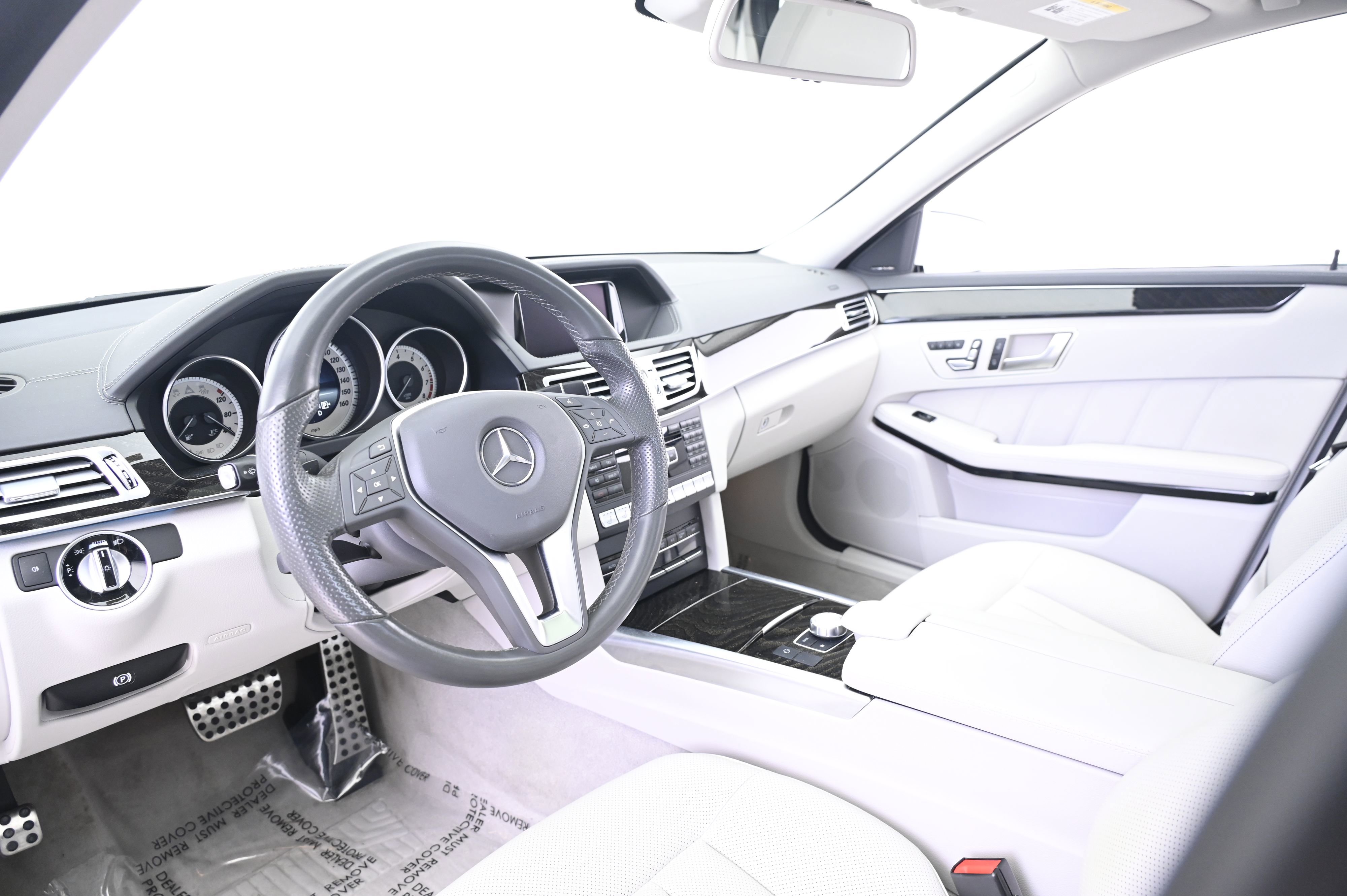 Used 2015 Mercedes-Benz E 400 4MATIC Sedan image 4