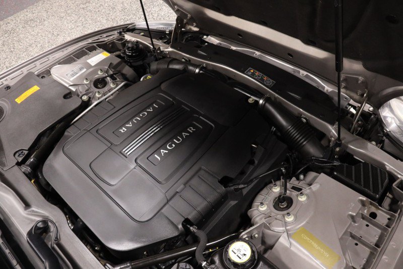 Used 2010 Jaguar XK Coupe RWD image 16