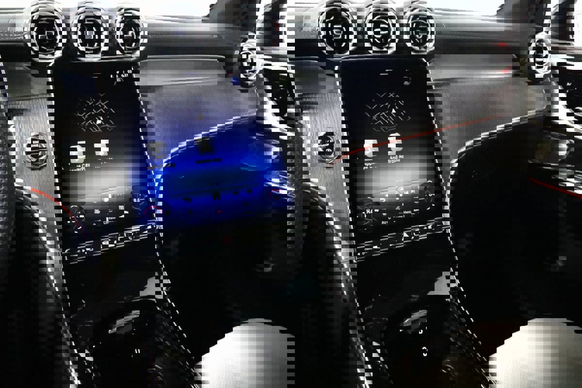 Used 2025 Mercedes-Benz GLC 300 4MATIC Coupe image 58