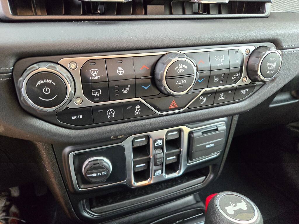 Used 2024 Jeep Wrangler Sahara w/ Safety Group image 18