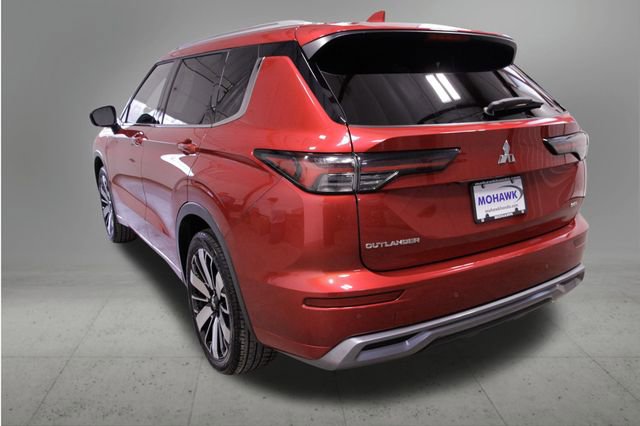 Used 2025 Mitsubishi Outlander SEL image 3