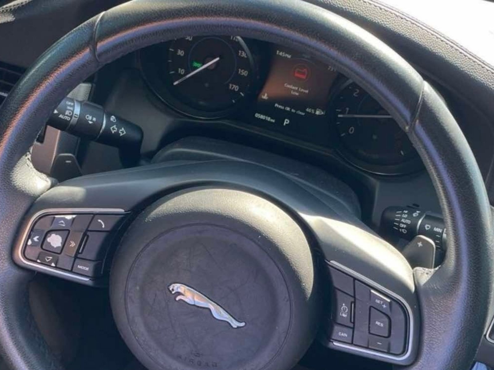 Used 2016 Jaguar XF Premium image 5