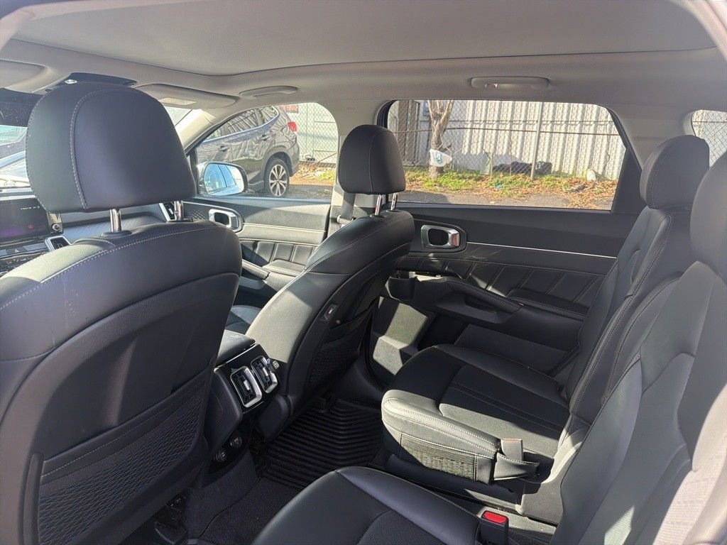 Used 2023 Kia Sorento SX image 10
