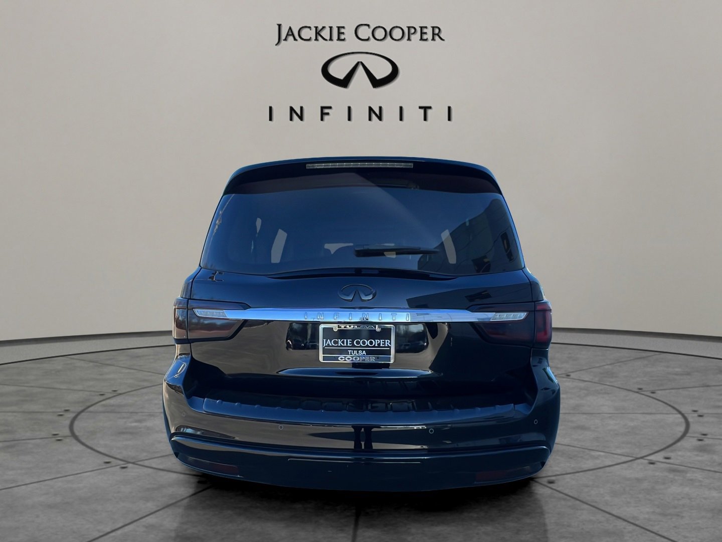 Certified 2018 INFINITI QX80 4WD w/ Deluxe Technology Package image 4