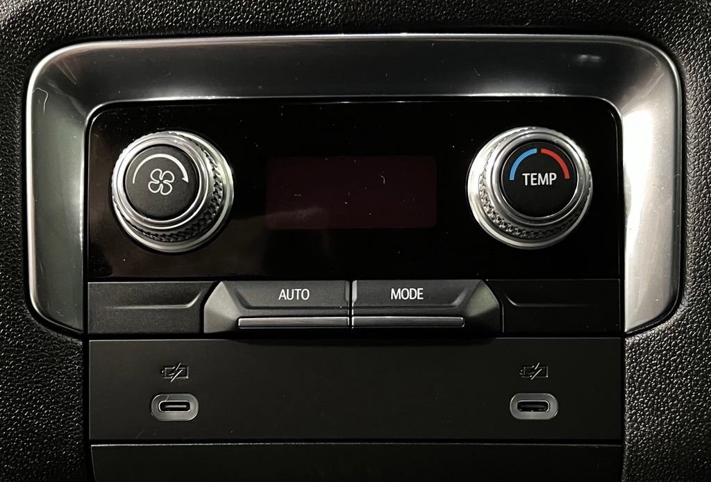 Used 2024 GMC Yukon SLE AWD/4WD image 47