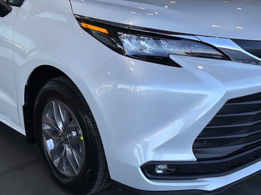 New 2026 Toyota Sienna XLE FWD image 8