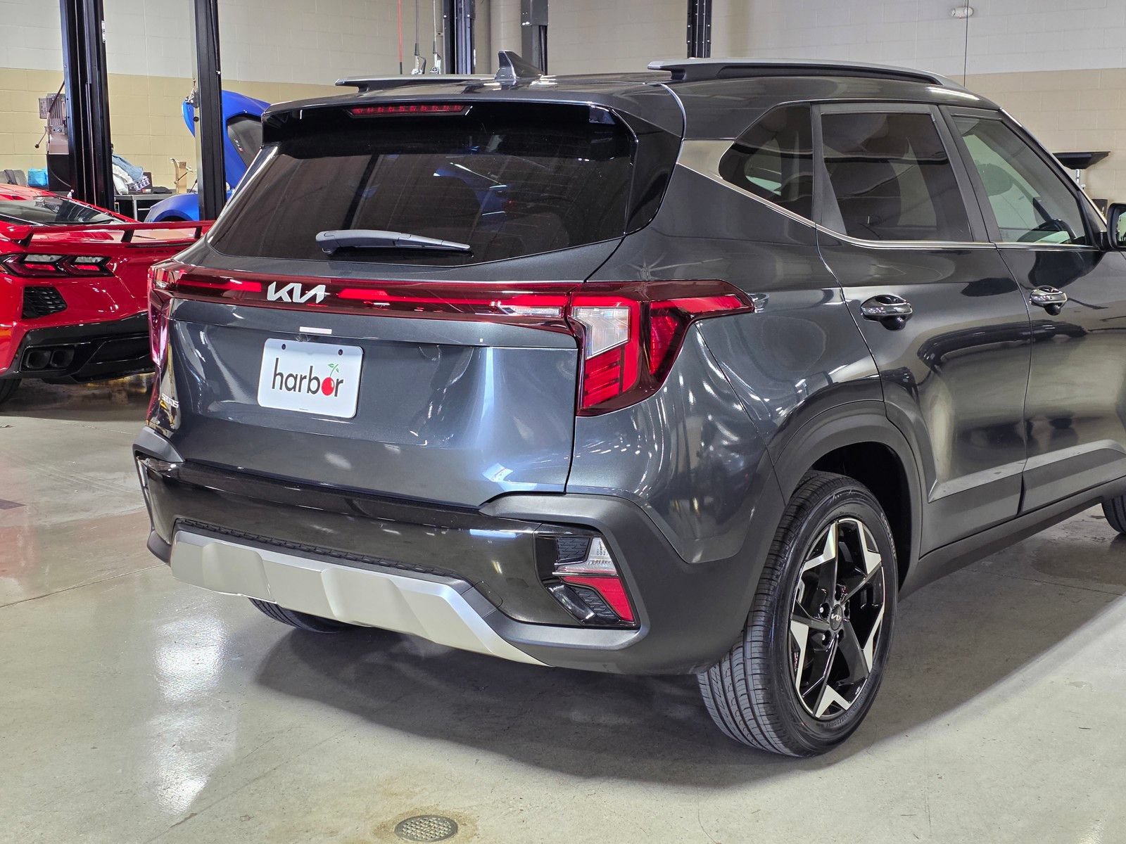 Used 2024 Kia Seltos EX FWD image 11