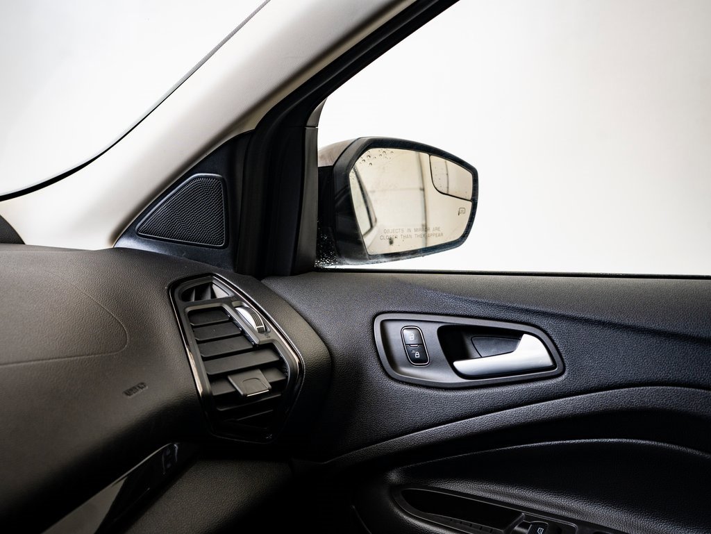 Used 2018 Ford Escape Titanium image 32